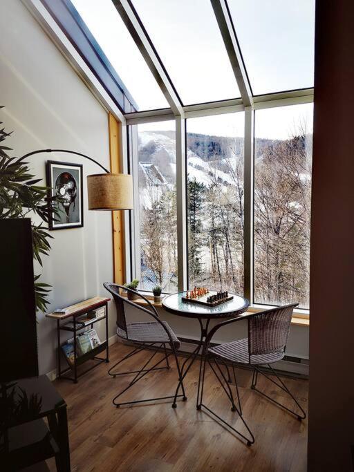 Condo Sur 2 Niveaux Avec Magnifique Vue Sur La Montagne Stoneham Dış mekan fotoğraf